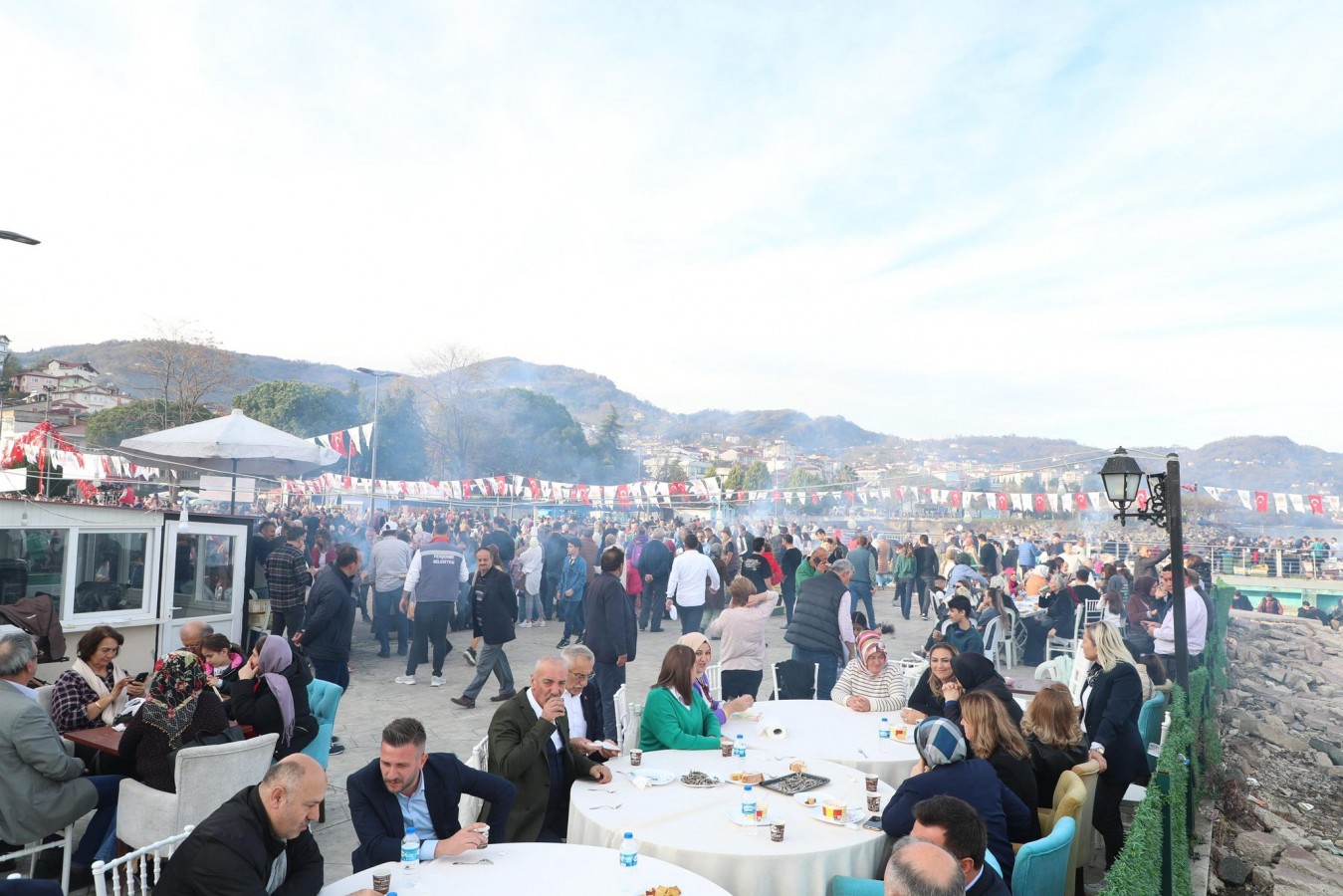 Festivalde 7 ton hamsi pişirildi;