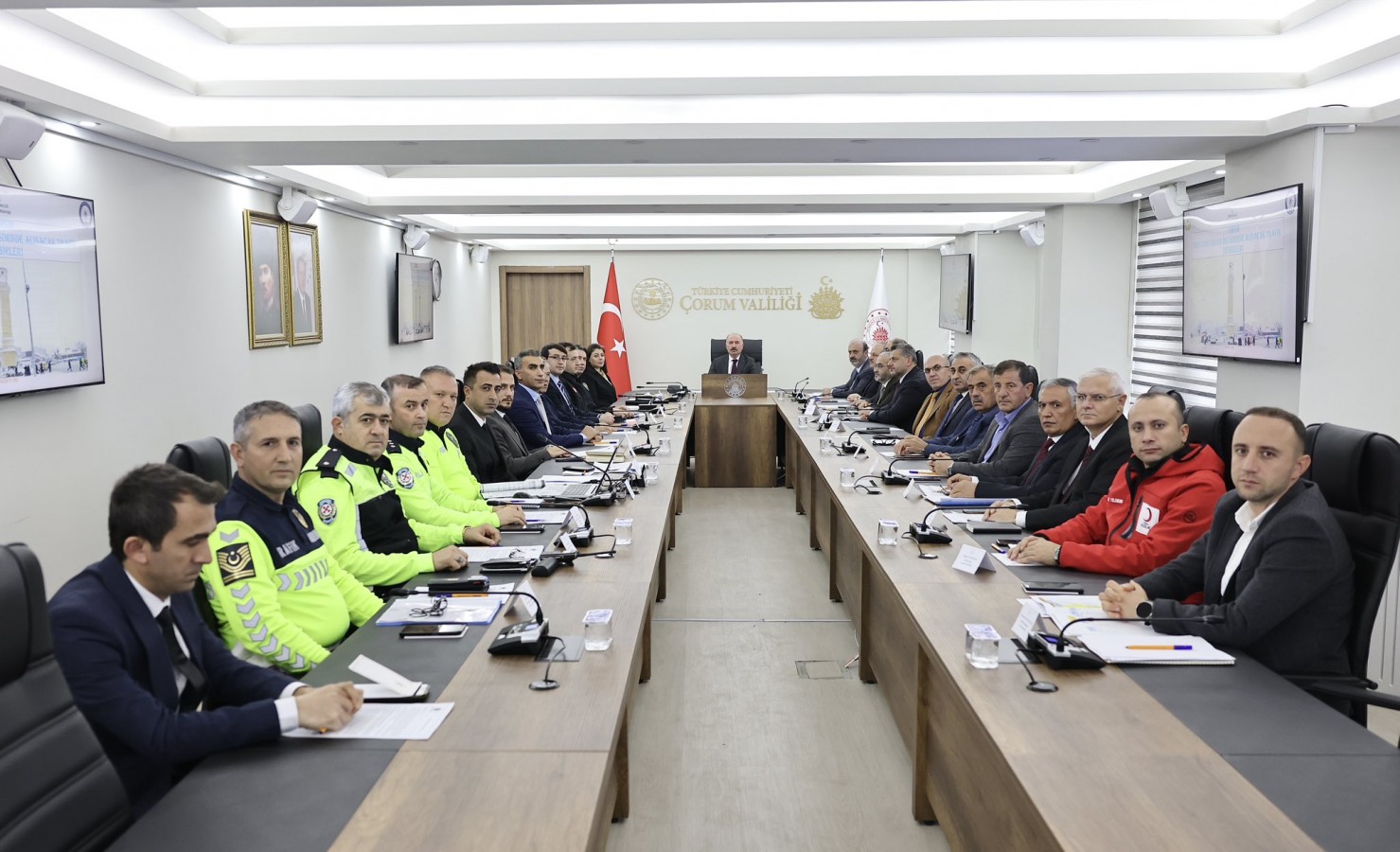 Vali Çalgan'dan, sürücülere kış uyarısı;