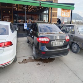 Vali Sözer, engelli park yerine resmi araç bırakan sürücüyü affetmedi