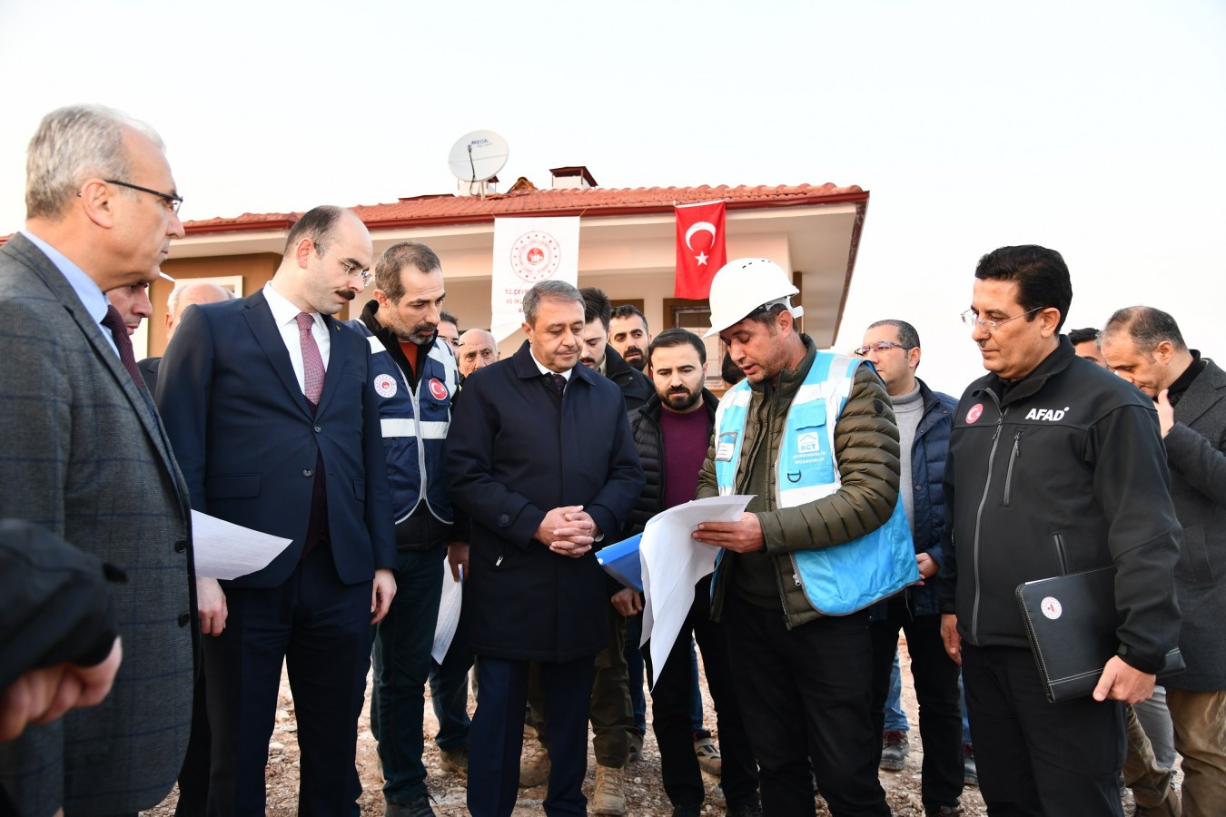 "Deprem konutları bu ay teslim edilecek"
