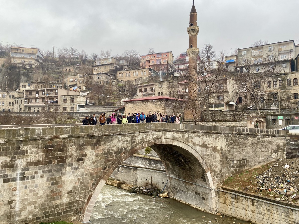 Bitlis'in tarihi mekanlarını gezdiler;