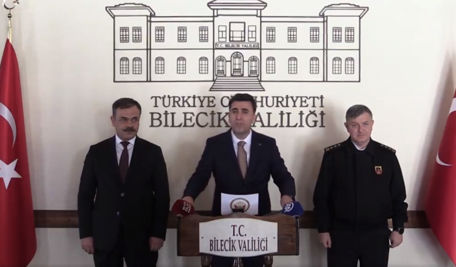 “Huzurumuza ket vurmak isteyenlerin karşısındaki kararlı duruşumuzu asla bozmayacağız”;