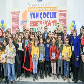 "Çocukların kitap okumasını çok önemsiyoruz"