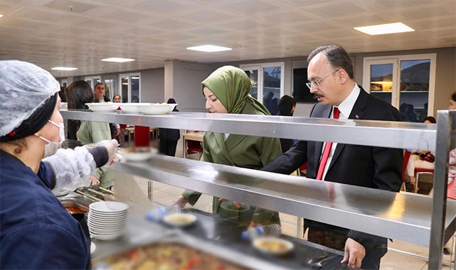 Vali Kızılkaya, gençlerle iftarda bir araya geldi