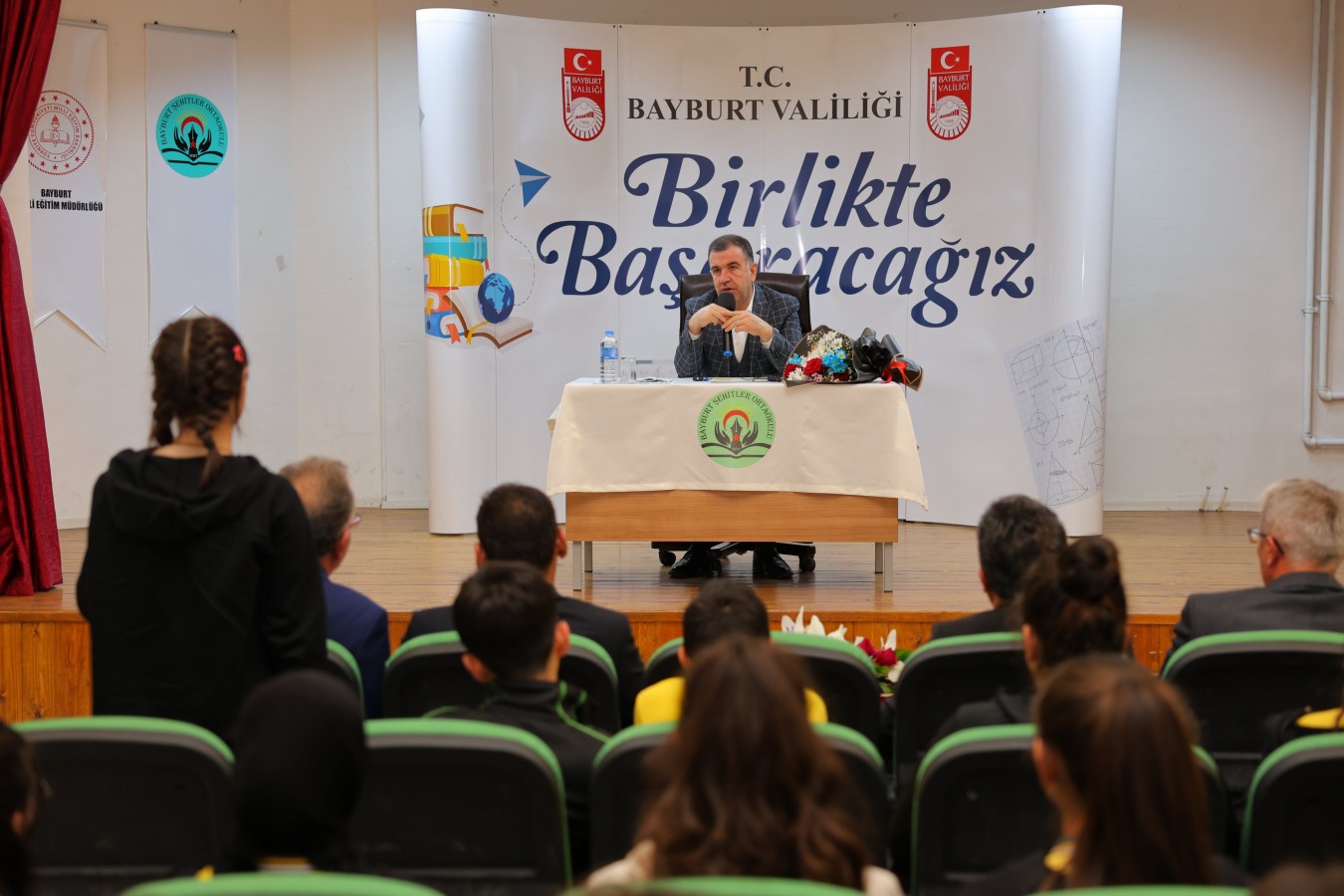 8. sınıf öğrencilerine moral verdi:  “Başarılı olacağınıza inanıyorum”