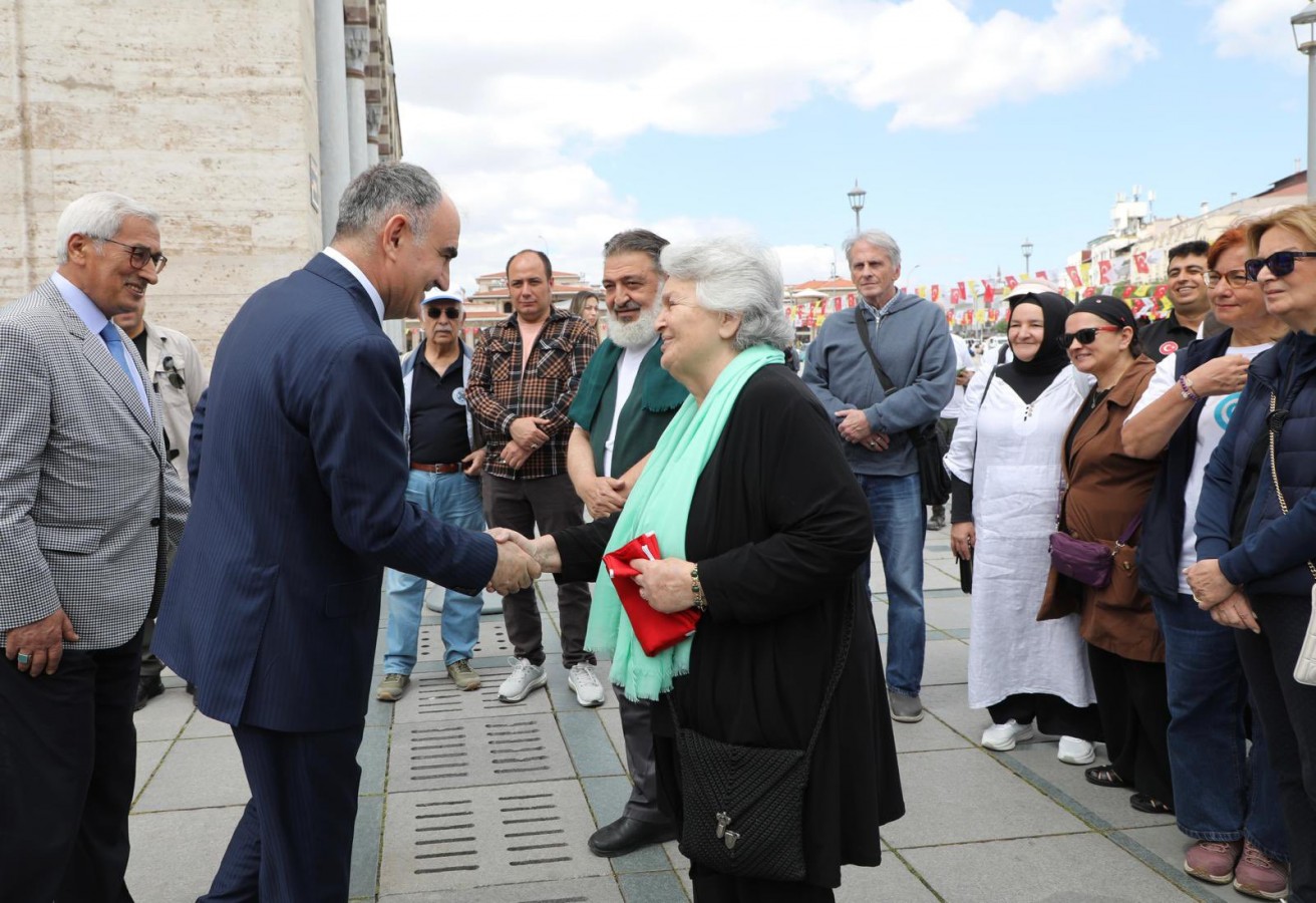 Mevlana’nın 22'nci kuşaktan torununu karşıladı