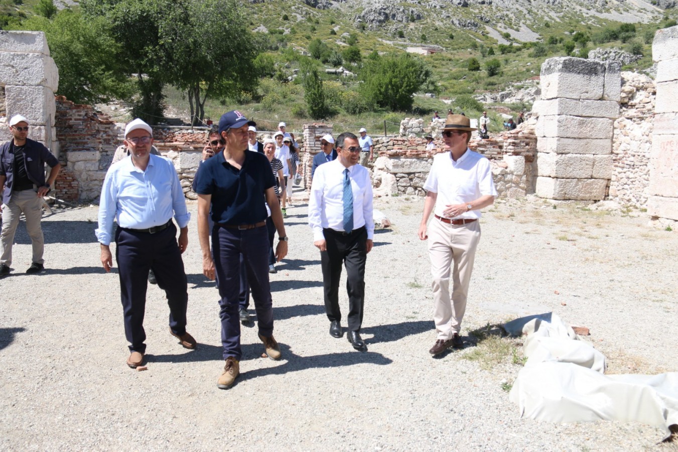 AB heyeti, Burdur'daki antik kente hayran kaldı;