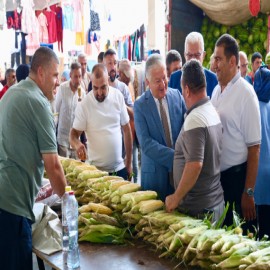 Vali Murat Duru Salı Pazarı’nda esnaf ve vatandaşlarla buluştu
