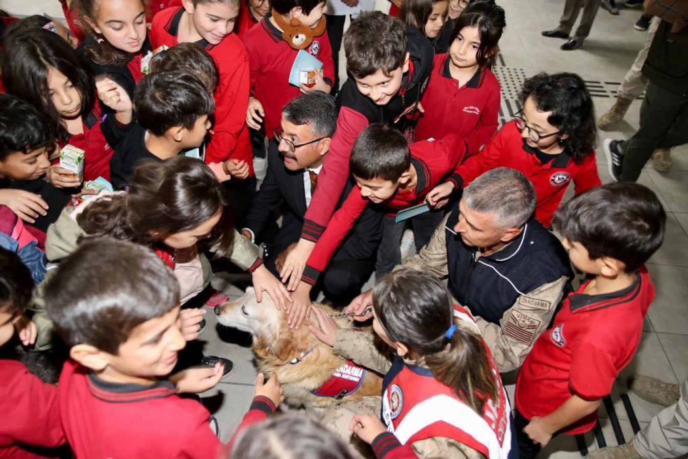 Öğrencilerle birlikte Boyut'u sevdi;