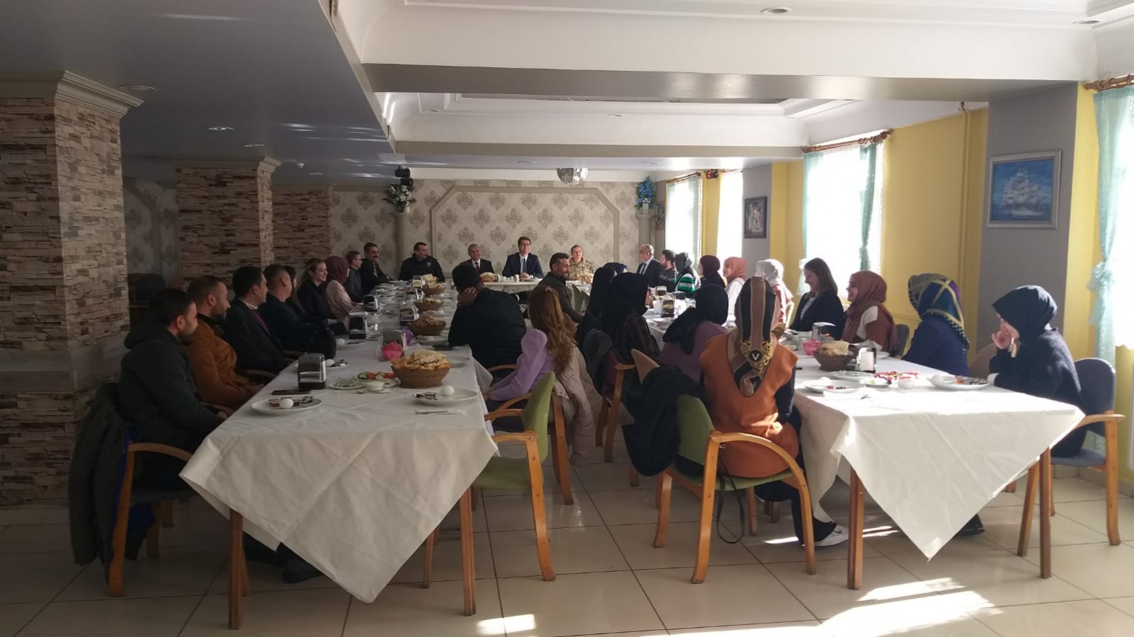 Aday öğretmenleri kahvaltıda ağırladı