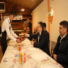 Özel öğrenciler kafe işletti
