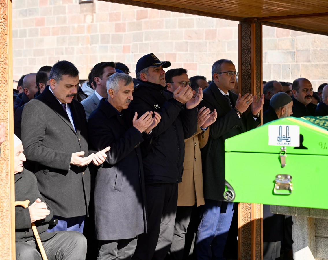 Vali Ünlüer’in yeğeni, trafik kazasında hayatını kaybetti;