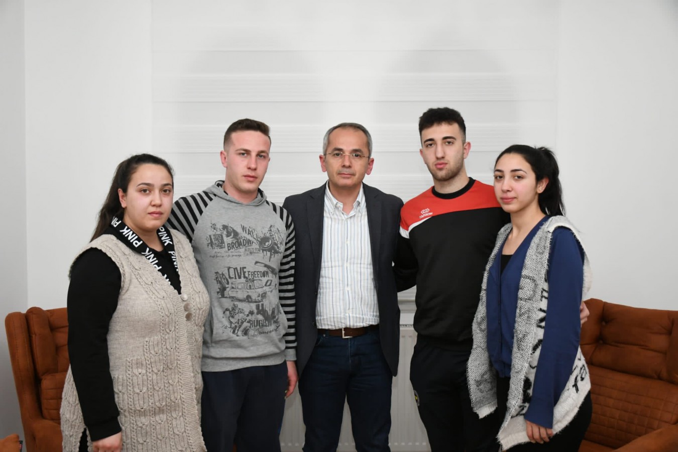 Yetim ve öksüz kardeşlere Kaymakam sahip çıktı;