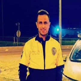 Kaçan aracın çarptığı polis memuru şehit oldu