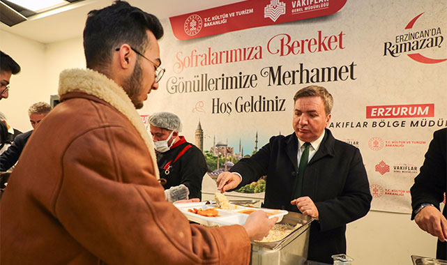 Vali Aydoğdu Terzi Sofrası'nda vatandaşlara yemek dağıttı!