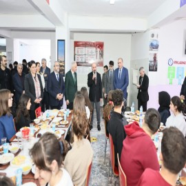 Vali Çalgan, öğrencilere seslendi: