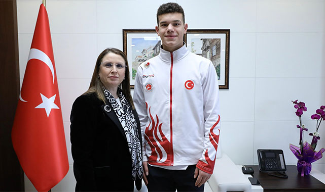 Vali Arslan'dan 15. kez Kick Boks Türkiye Şampiyonu olan sporcuya tebrik!;