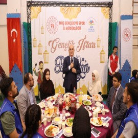 'Gençlik' iftarına katıldı