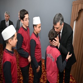 Öğrencilerin okuduğu hatimlerin duasına katıldı