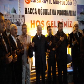 Vali Duru, Aksaraylı hacı adaylarını uğurladı