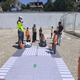 Gölbaşı’nda minik öğrencilere uygulamalı trafik eğitimi