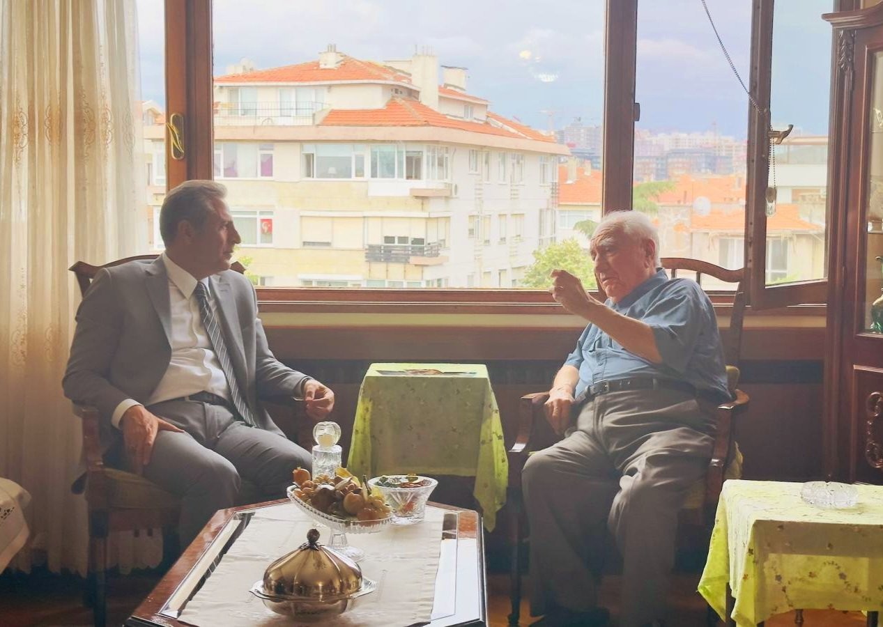 Kaymakam Pamuk, Emekli Vali Vural ile sohbet etti;