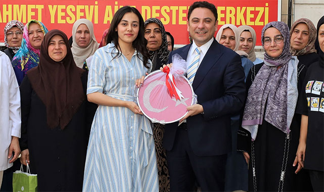Kaymakam Şahin, el emeği ürünleri tek tek inceledi;