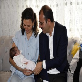 Kaymakam Dolu, yeni doğan bebeğin ihtiyaçlarını A’dan Z’ye karşıladı