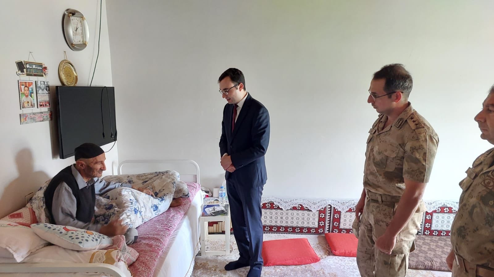 “Şehit ailelerinin emrindeyiz”;