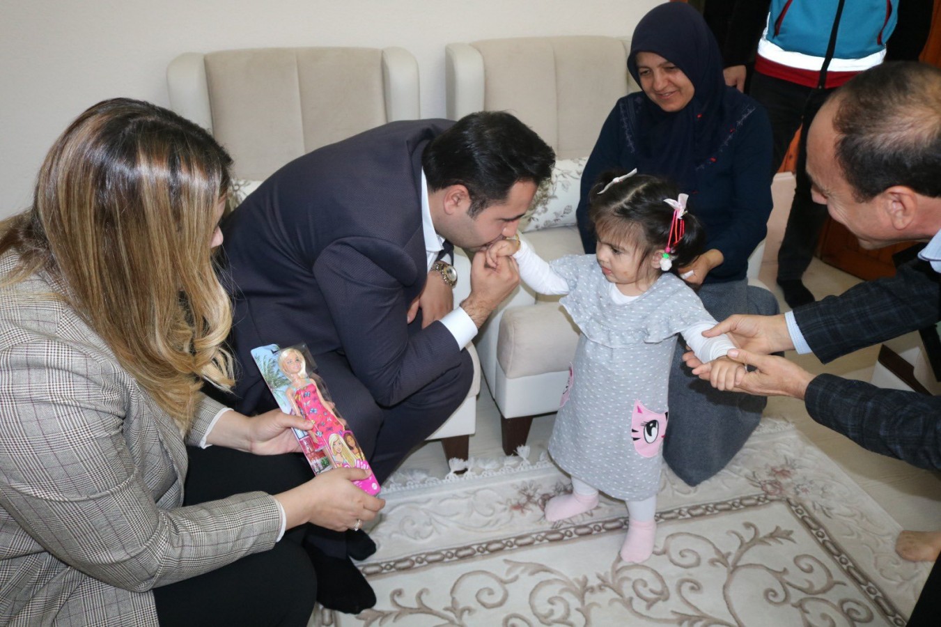 “Minik kalpler gülen yüzler”;