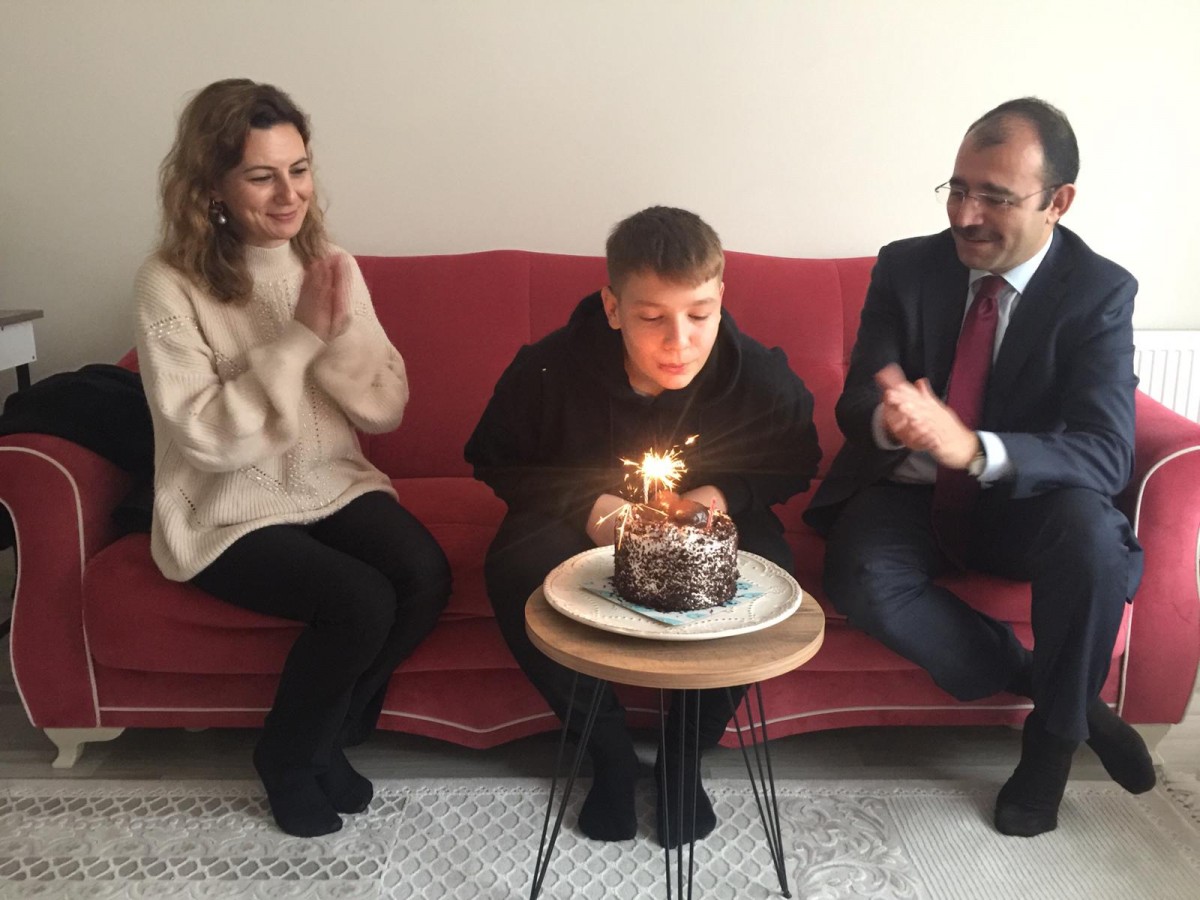 Kaymakam Dolu'dan Efe’ye doğum günü sürprizi;