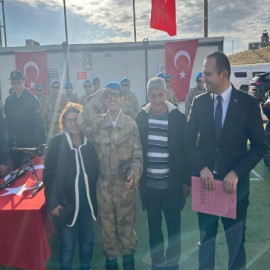 Engelli gençler, bir günlüğüne asker oldu