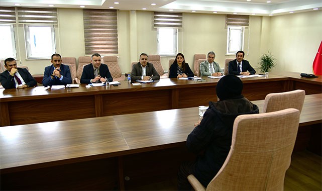 Vali Çiçek “İnsanı yaşat ki devlet yaşasın” mottosuyla vatandaşlarla bir araya geldi