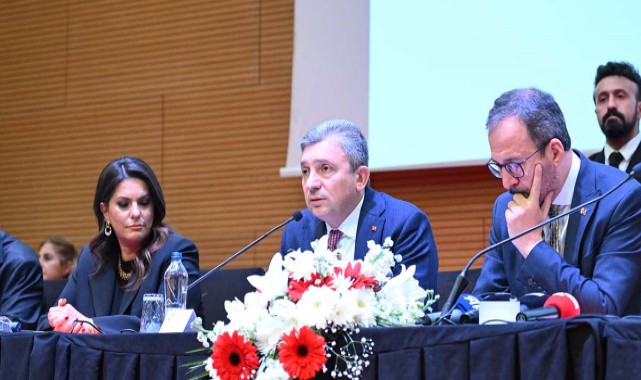 "Bina tasarlarken, AVM yaparken, kaldırımı düzenlerken engellileri düşünmek zorundayız"