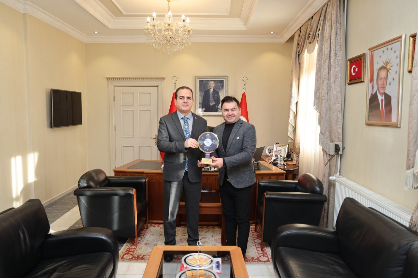 Yılın 'Pozitif Valisi' seçildi
