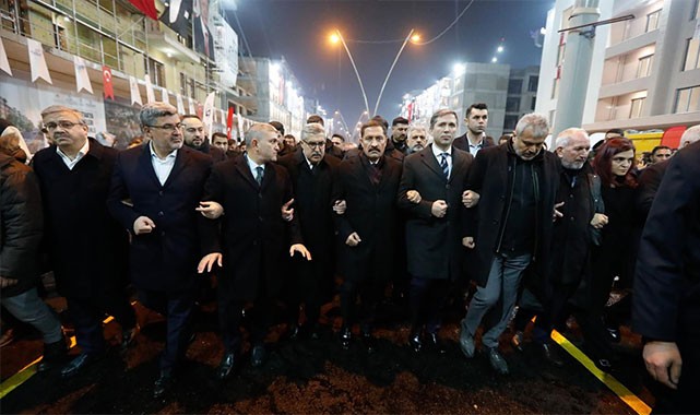 Hatay, deprem şehitlerini unutmadı: Nefeslerin kesildiği aynı saatte yad edildiler!