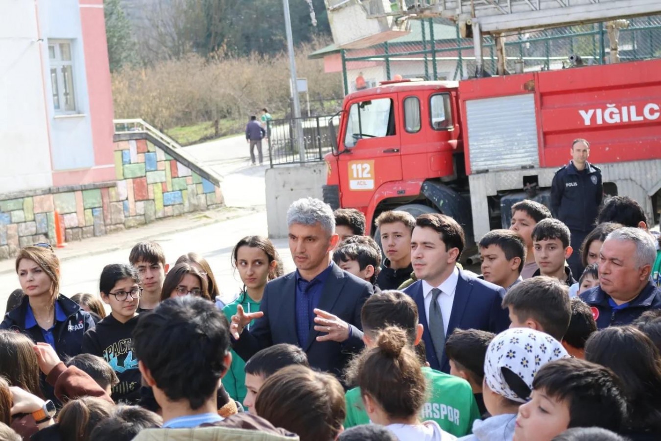 "Unutma, deprem değil tedbirsizlik öldürür";