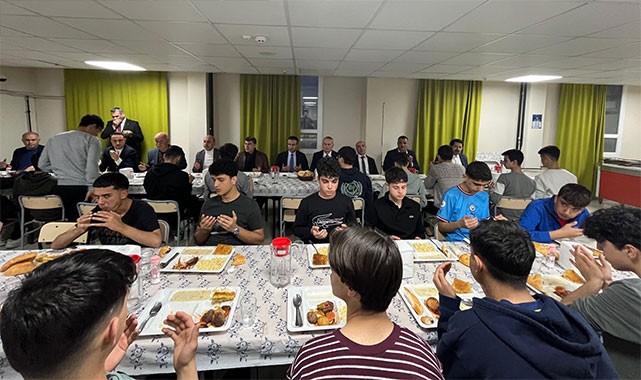 Kaymakam Akpay, iftarda öğrencilerle buluştu