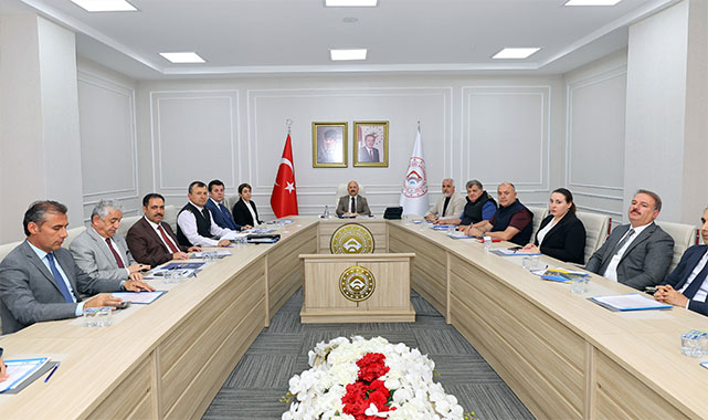 ''Kadın aile kurumunun temel taşı, insani değerlerin temsilcisi'';