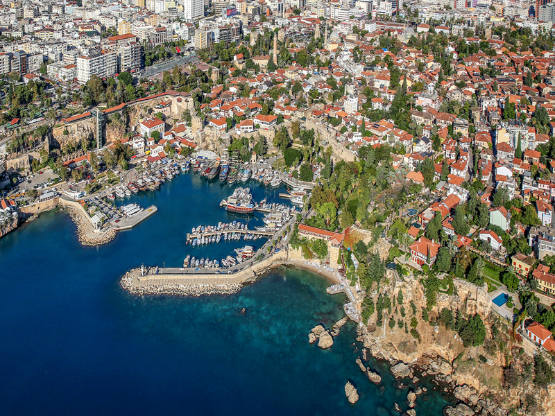 Antalya'da gizli yolcular devrede
