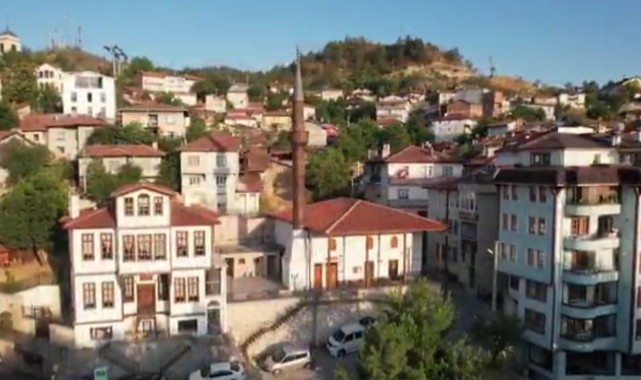 Vali Dallı, 627 yıllık 'Oklu Cami'nin hikayesini anlattı