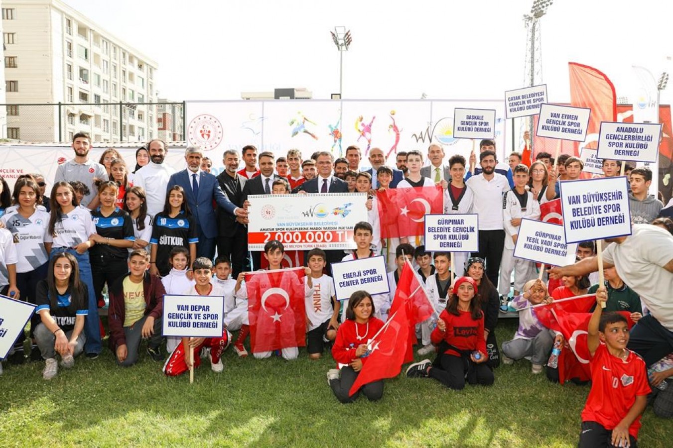 Amatör spor kulüplerine 2 milyon TL destek;