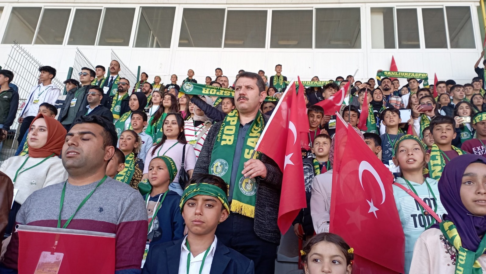 Hilvanlı çocuklar ilk defa tribünden maç izledi