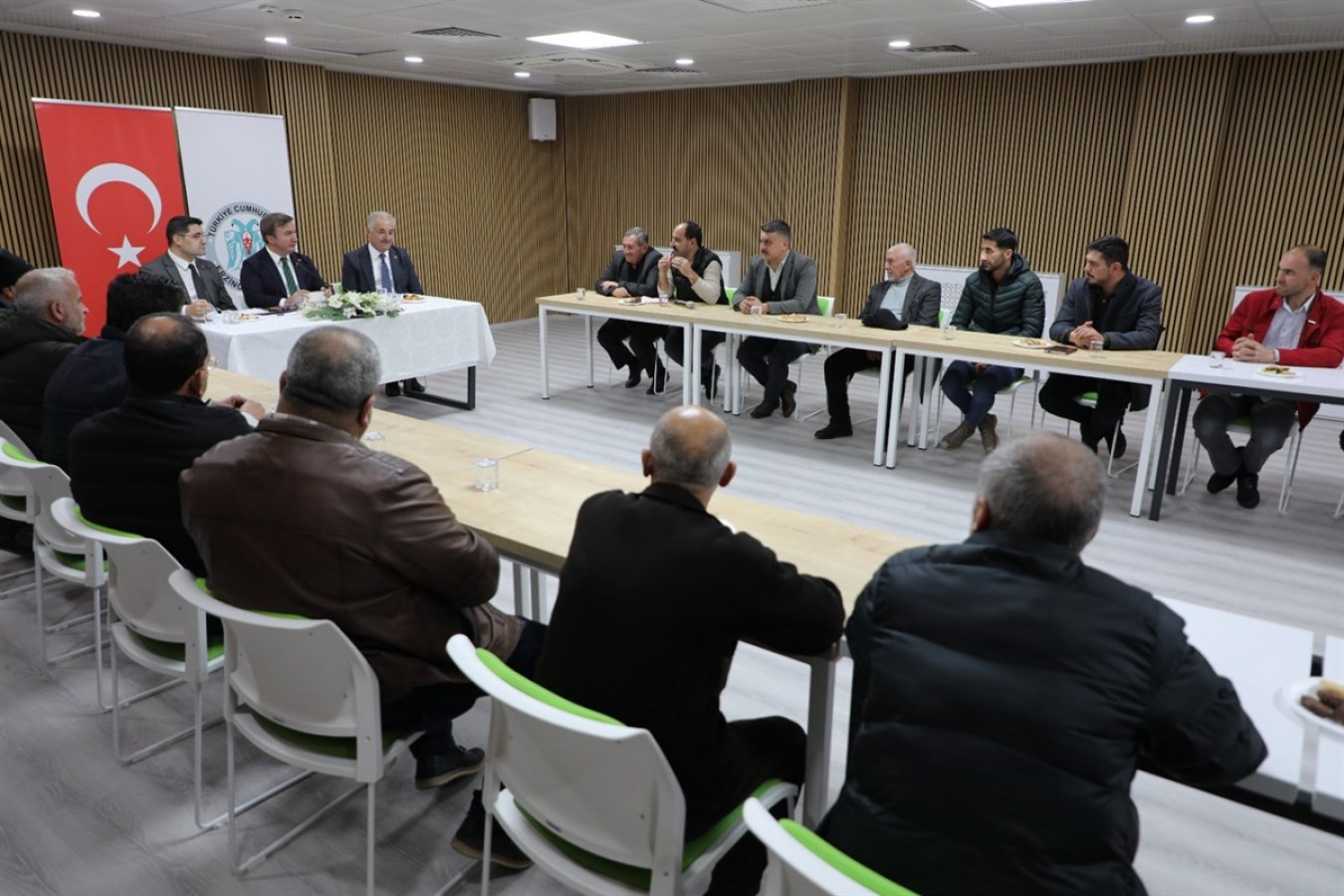 Kıraathane sahiplerinin sorunlarını dinledi