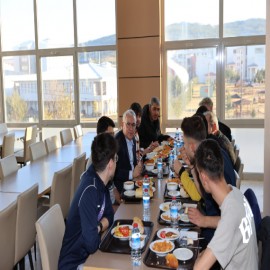 KYK yurdunda öğle yemeği yedi