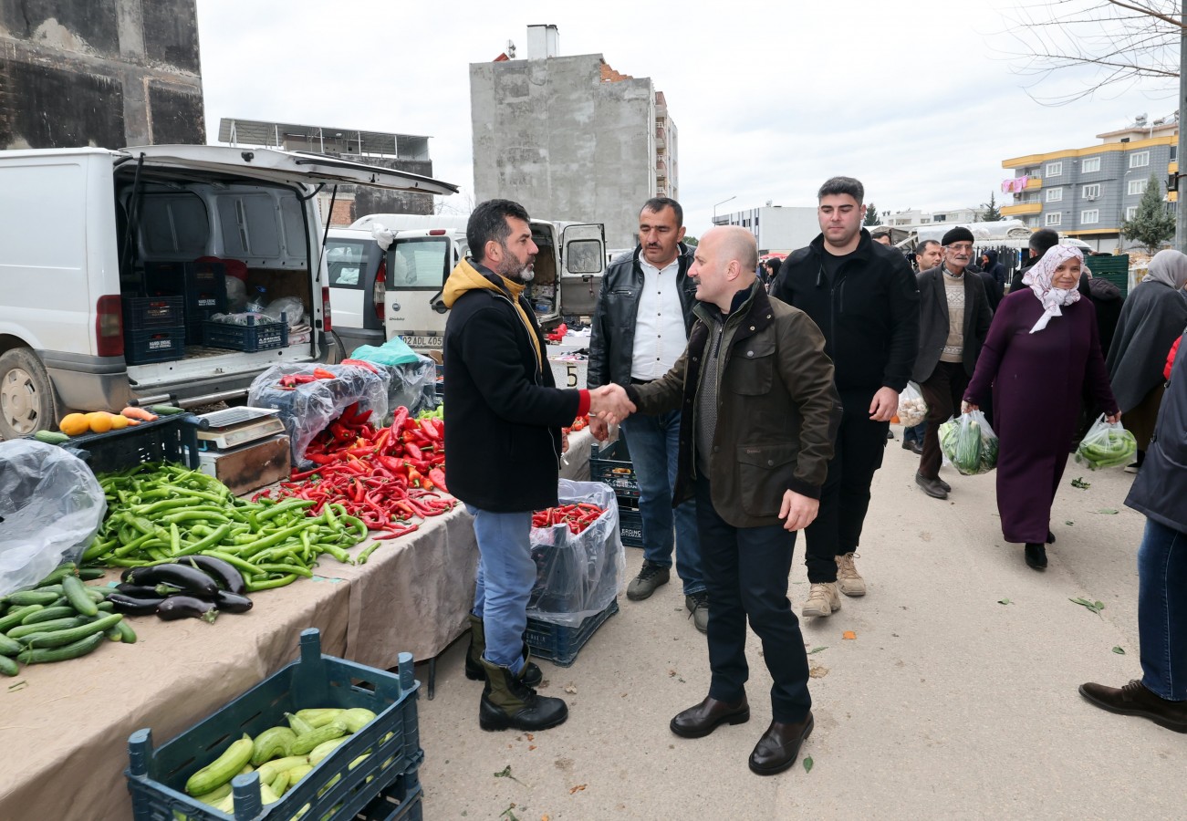 Pazar esnafının hatırını sordu;