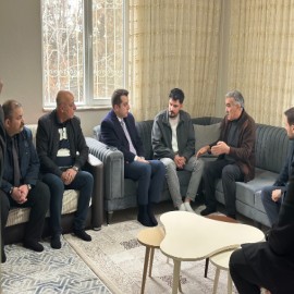 Kaymakam Kurt’tan enkazdan sağ kurtulan vatandaşa destek