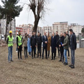 İnşaatı devam eden okullar için talimat verdi