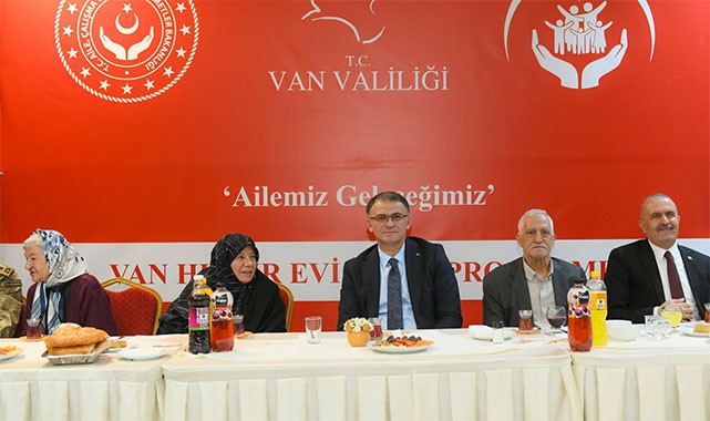 Van Valisi Ozan Balcı: Sizleri seviyoruz ve her zaman yanınızdayız