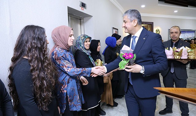 ''Her kadın bir sanatçıdır; her gün hayatlarına birer resim çizer''
